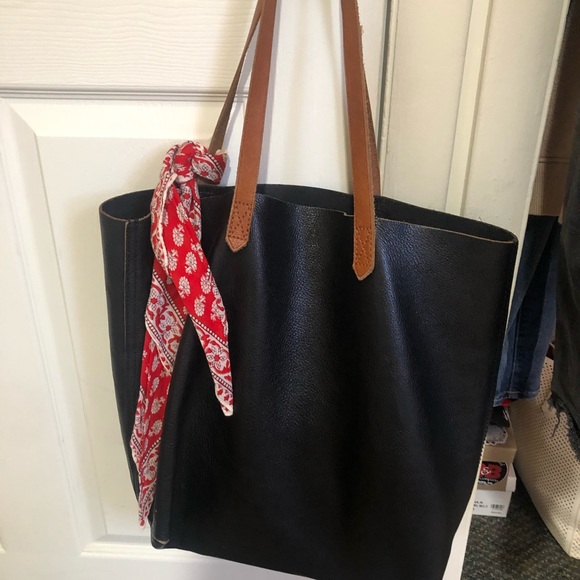 Madewell Handbags - Black Madewell tote with madewell ascot